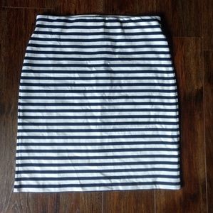 Old Navy Pencil Skirt Size Medium Blue & White